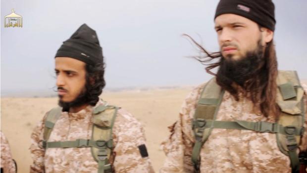 Imagen de archivo de dos combatientes del grupo terrorista Daesh