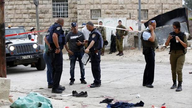 Soldados israelíes matan a un palestino tras apuñalar a uno de ellos en Hebrón