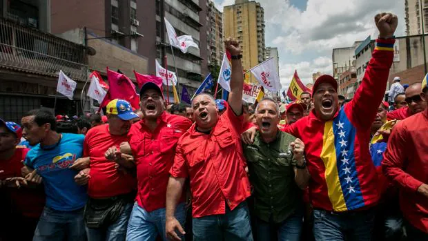 El alcalde del Municipio Libertador de Caracas, Jorge Rodríguez (3-i), el diputado de la Asamblea Nacional, Diosdado Cabello (c), el dirigente del Partido Socialista Unido de Venezuela (PSUV), Freddy Bernal (2-d) y el jefe de Gobierno del Distrito Capital, Daniel Aponte (d)
