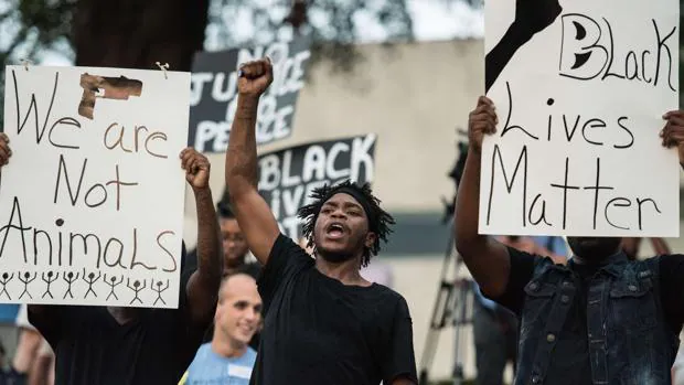 Imagen de las protestas en Charlotte en las que un manifestante a muerto como consecuencia de un disparo