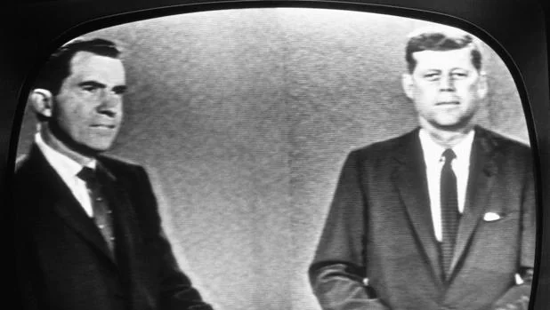 Richard Nixon y John F. Kennedy, en el primer debate presidencial televisado en EE.UU., en 1960