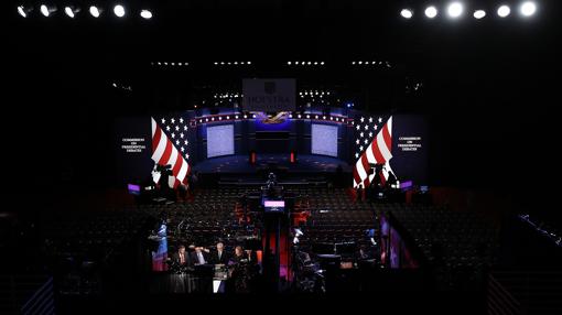 Escenario del debate de esta noche en la Universidad de Hofstra