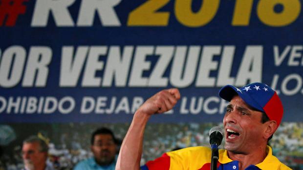 Henrique Capriles se dirige a sus seguidores este lunes en Caracas