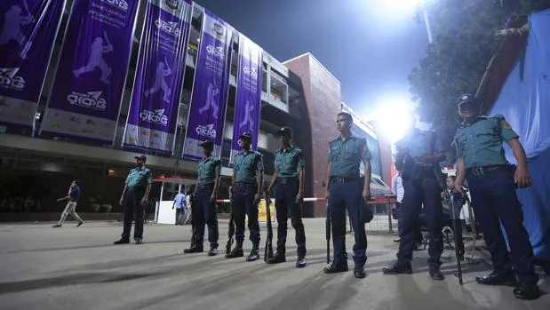 La Policía de Bangladesh, desplegada con motivo de un partido de críquet