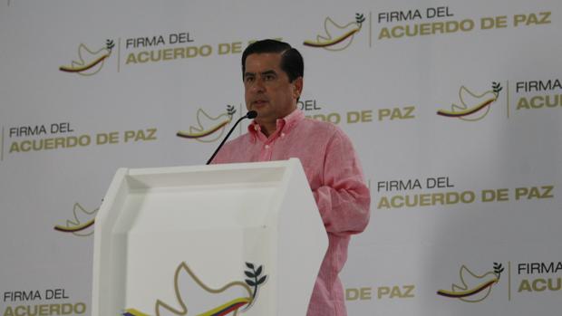 El ministro colombiano de Interior, Juan Fernando Cristo, ha solicitado un acuerdo de paz al ELN durante una rueda de prensa