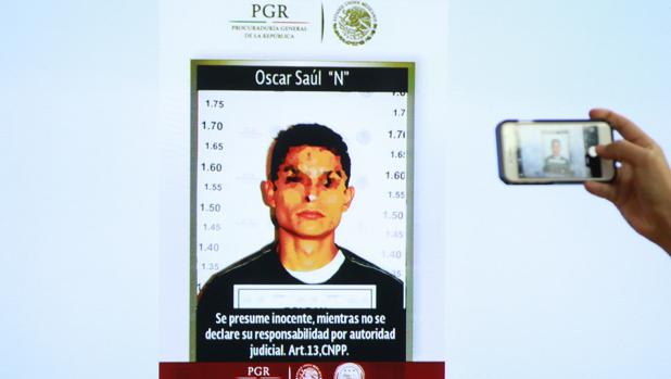 Fotografía presentada hoy, lunes 3 de octubre de 2016, en una rueda de prensa en la que se observa a Óscar Saúl «N», presunto homicida de la española María Villar