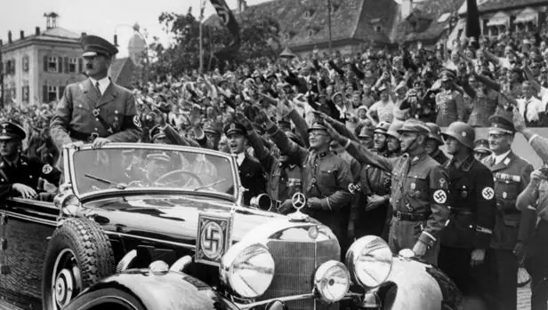 Hitler, aclamado en Alemania en 1938