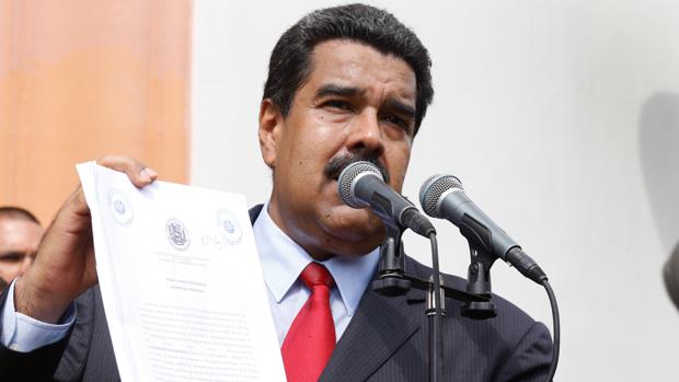 El presidente de Venezuela, Nicolás Maduro, presenta el presupuesto fiscal de 2017 este viernes en un acto público