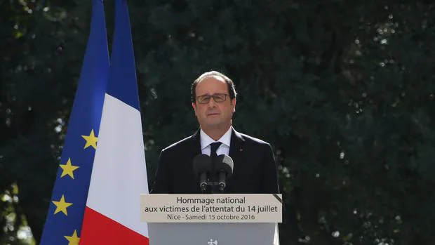 El presidente frAncés, François Hollande, durante el homenaje