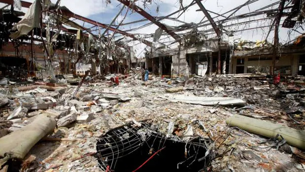 Las consecuencias de uno de los bombardeos sobre Yemen