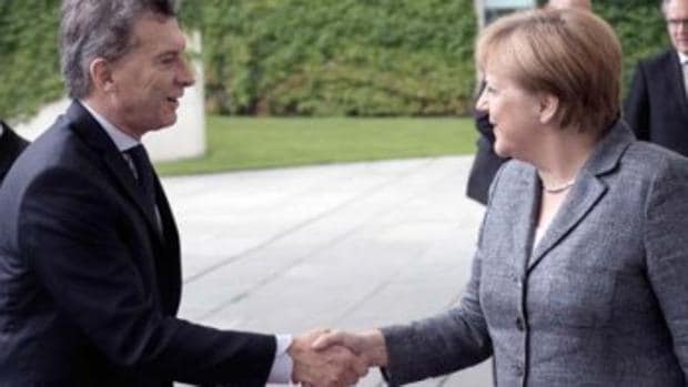 El presidente argentino y la canciller alemana, en un encuentro para reforzar los lazos con Mercosur