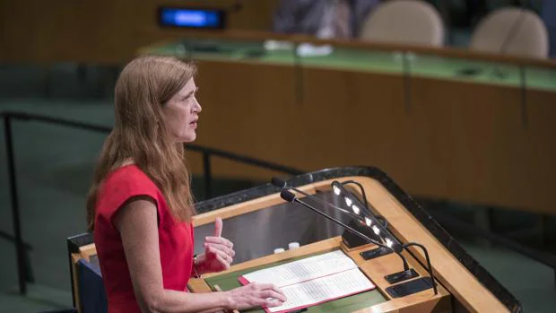 la embajadora estadounidense ante la ONU dirigiéndose al pleno de la Asamblea General de la ONU