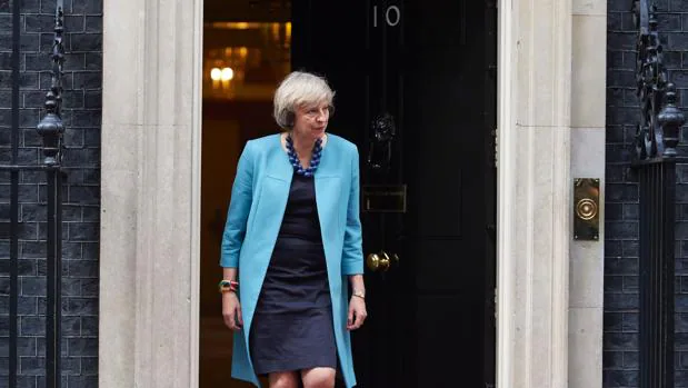 Theresa May a las puertas de la sede de Gobierno