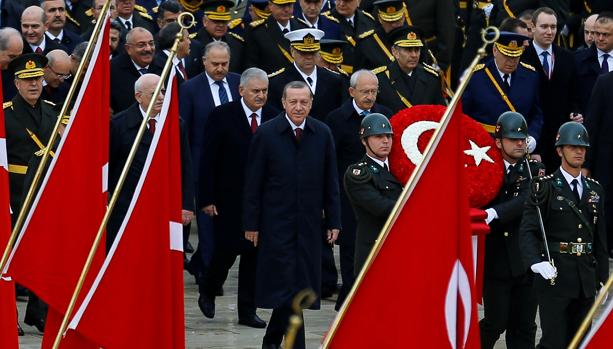 Tayyip Erdogán, presidente de Turquía, en el mausoleo a Atarturk este domingo