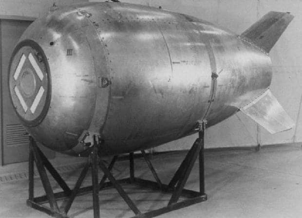 Carcasa de una bomba de tipo Mark IV, categoría a la que pertenecía «Fat Man», lanzada en Nagasaki