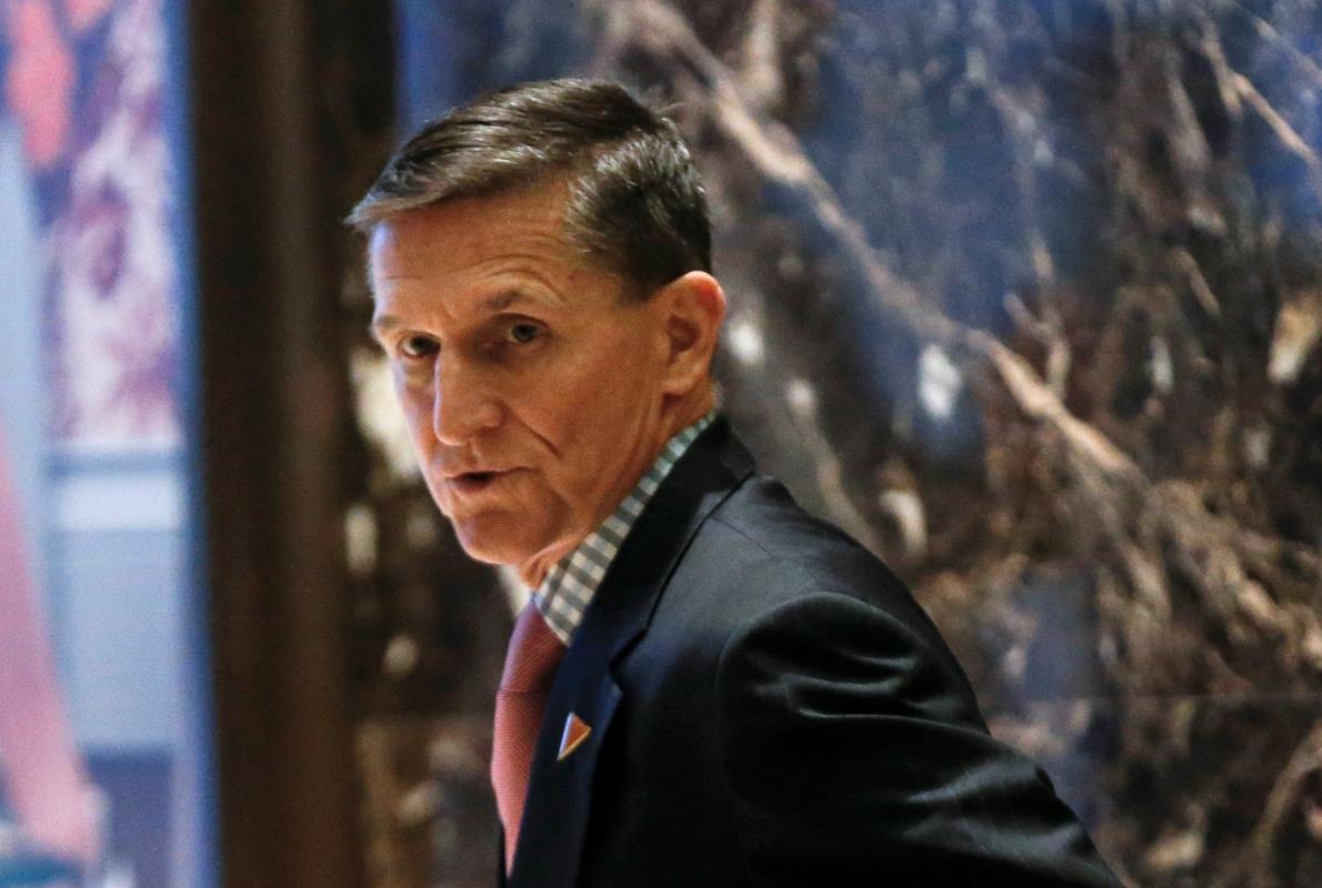 Michael Flynn, abandona la Torre Trump tras su reunión con el presidente electo