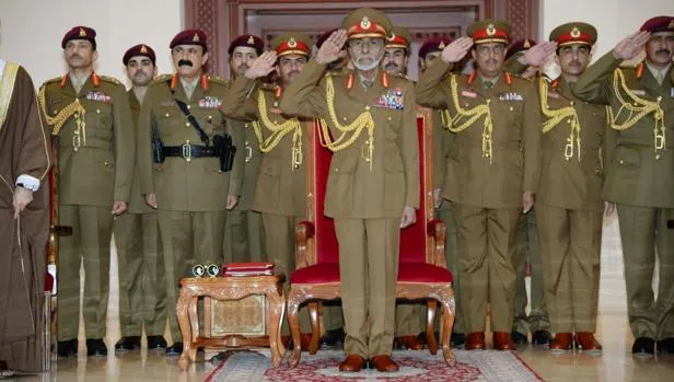El sultán de Oman, Qabús bin Said, ayer en el desfile militar