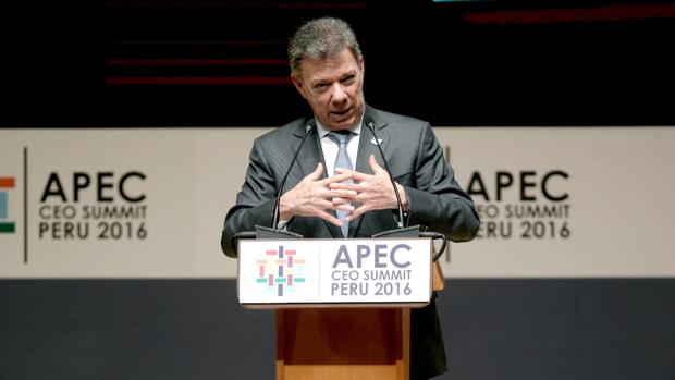 El presidente de Colombia, Juan Manuel Santos, habla en la Cumbre de Líderes del Foro de Cooperación Económica Asia Pacífico (APEC)