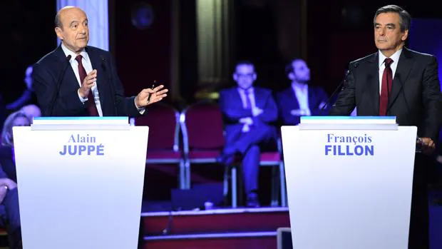 Alain Juppé y François Fillon, durante el debate televisivo del pasado 3 de noviembre