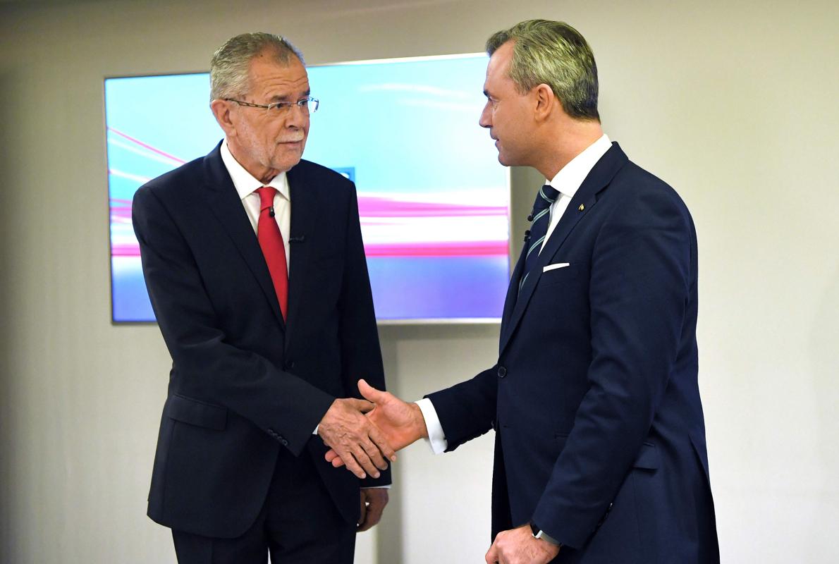 Alexander van der Bellen (izquierda) y Norbert Hofer, este jueves antes de su último debate