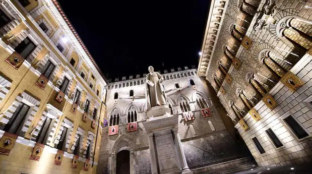 Sede del banco italiano Monte Dei Paschi di Siena, en la plaza Salimbeni, de Siena
