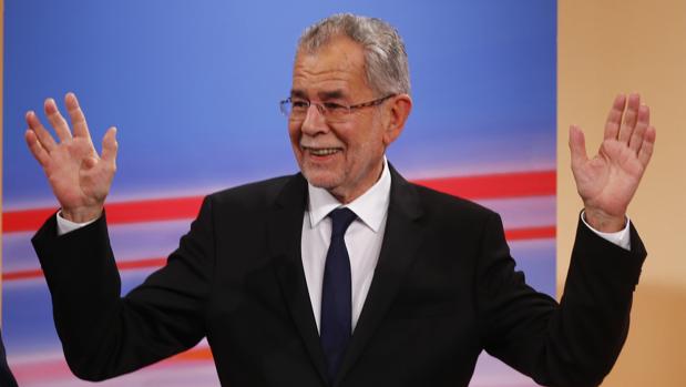 Alexander Van der Bellen, el profesor que ha vencido a la extrema derecha austriaca