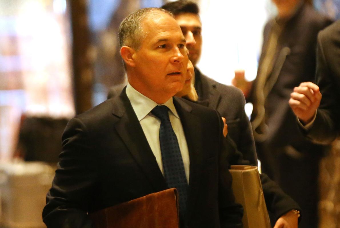 El fiscal general de Oklahoma Scott Pruitt, a su llegada este miércoles a la Trump Tower