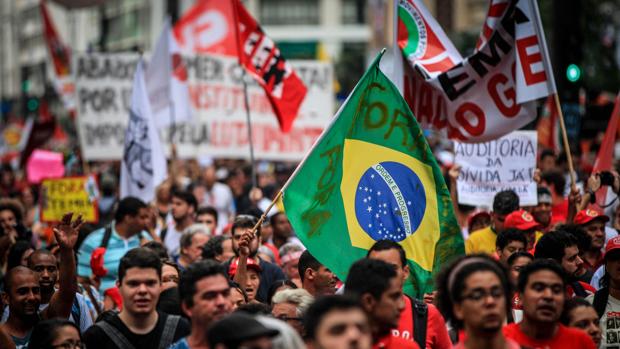 Manifestantes protestan contra el Gobierno del presidente Michel Temer, ayer en Sao Paulo