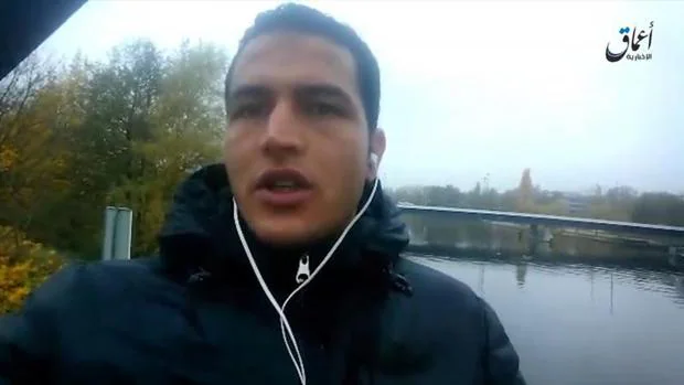 Anis Amri, en una captura del vídeo en el que juraba lealtad a Daesh
