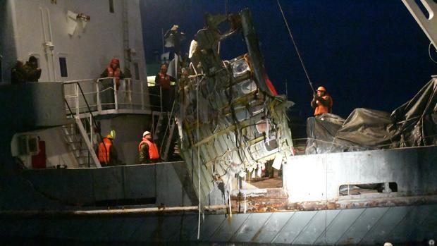 Imágenes de la recuperación del mar del avión militar que se estrelló en el mar Negro