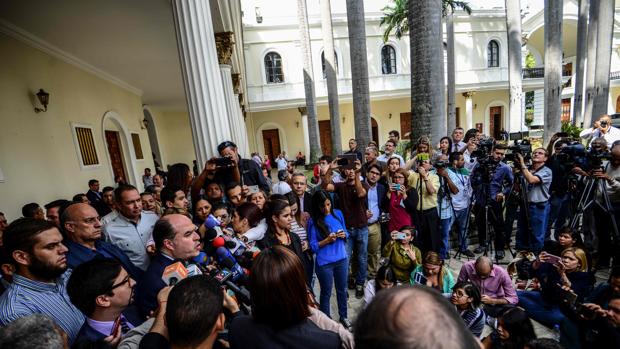 Rueda de prensa en el Parlamento venezolano para denunciar las detenciones políticas