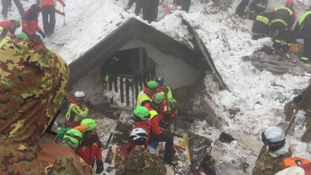 Imagen de las labores de rescate en el hotel Rigopiano