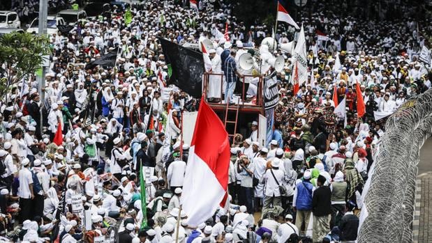 Manifestación en Indonesia contra la investigación al líder religioso Habib Rizieq