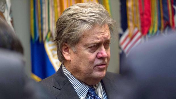 Steve Bannon: «La prensa tiene que callarse la boca»