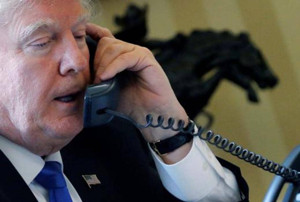 Donald Trump mantiene una conversación telefónica con Vladimir Putin