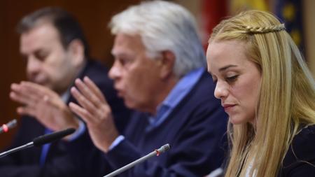 Lilian Tintori y Felipe González, durante una rueda de prensa en Madrid