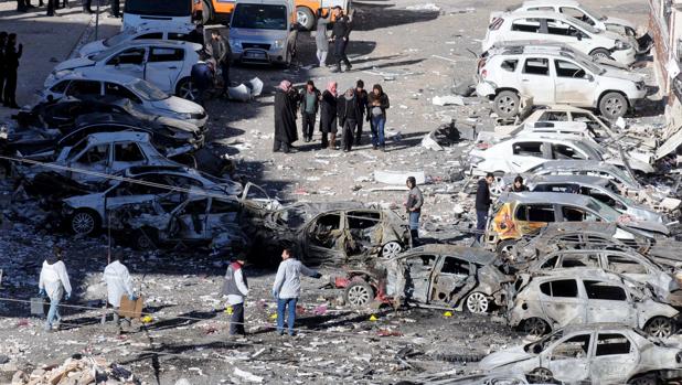 Un niño y un guarda de seguridad mueren en un atentado con coche bomba en Turquía