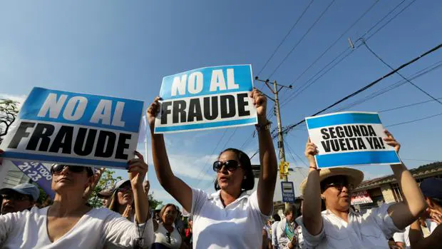 Manifestaciones en contra del presunto fraude electoral en Ecuador