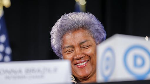 La actual presidenta interina del Comité Nacional Demócrata, Donna Brazile asiste al Comité Nacional Demócrata