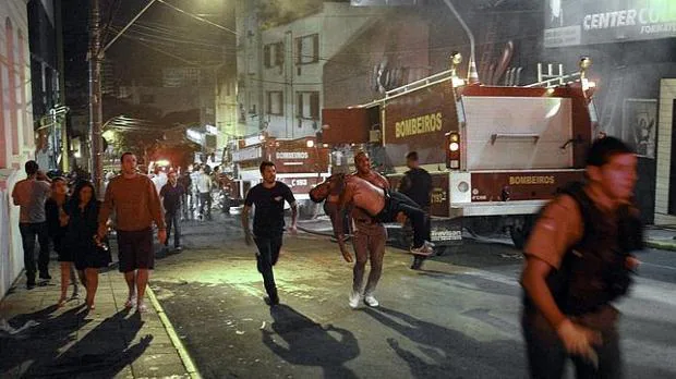 Un fiscal dice que las 242 víctimas del incendio de la discoteca Kiss murieron por «su estado de embriaguez»