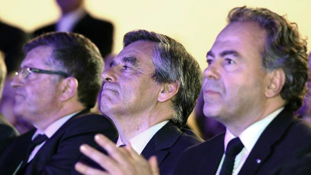 La policía francesa registra el domicilio de los Fillon