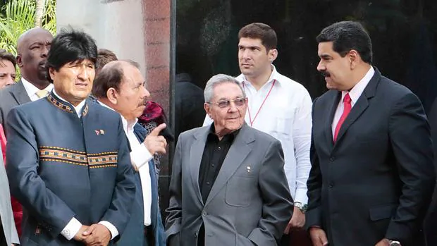 Evo Morales, junto a Raúl Castro y Nicolás Maduro en el homenaje a Hugo Chávez