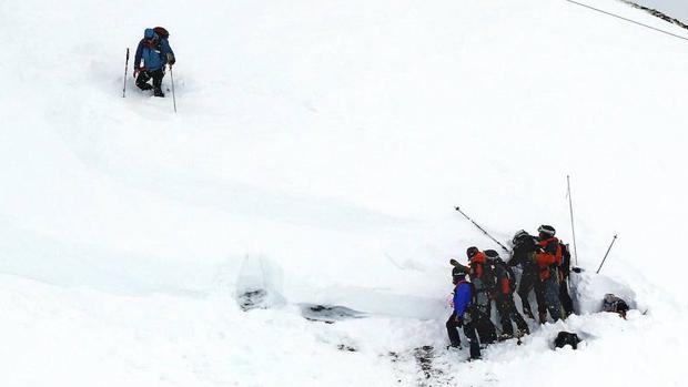 Una operación de rescate en los Alpes franceses tras una avalancha en enero de 2016