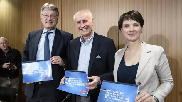 De izda a derecha: El presidente de Alternativa para Alemania (AfD), Jörg Meuthen, el portavoz adjunto, Albrecht Glaser y la presidenta federal, Frauke Petry