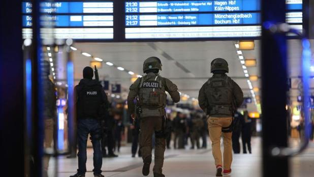 Un hombre hiere a nueve personas con un hacha en un tren de Düsseldorf