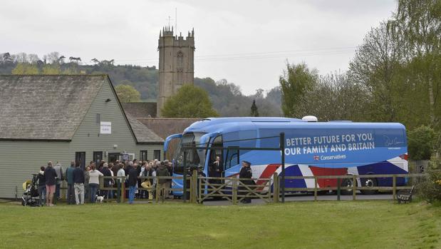 La «battle bus» se trataba de autobuses azules de propaganda electoral