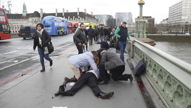 En directo: Daesh reivindica el atentado de Londres y la policía pone nombre al asesino: Khalid Masood