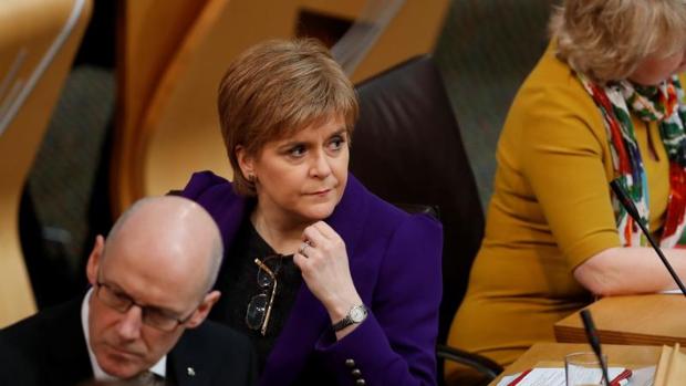 Nicola Sturgeon, jefa del gobierno escocés, en el debate del Parlamento de Edimburgo este miércoles