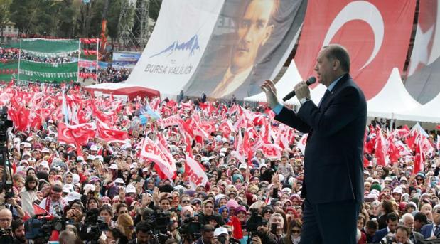 Tayyip Erdogan durante un mitin