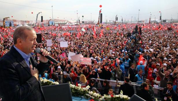 El presidente turco, Recep Tayyip Erdogan, durante un mitin este sábado en Estambul